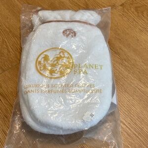 NWT Luxurious Scented Gloves - White